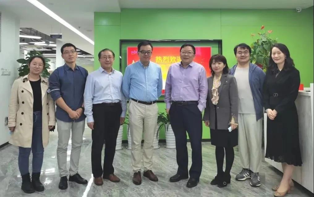 南方醫(yī)科大學(xué)珠江醫(yī)院臨床研究中心執(zhí)行主任丁長(zhǎng)海教授團(tuán)隊(duì)赴博濟(jì)醫(yī)藥參觀交流